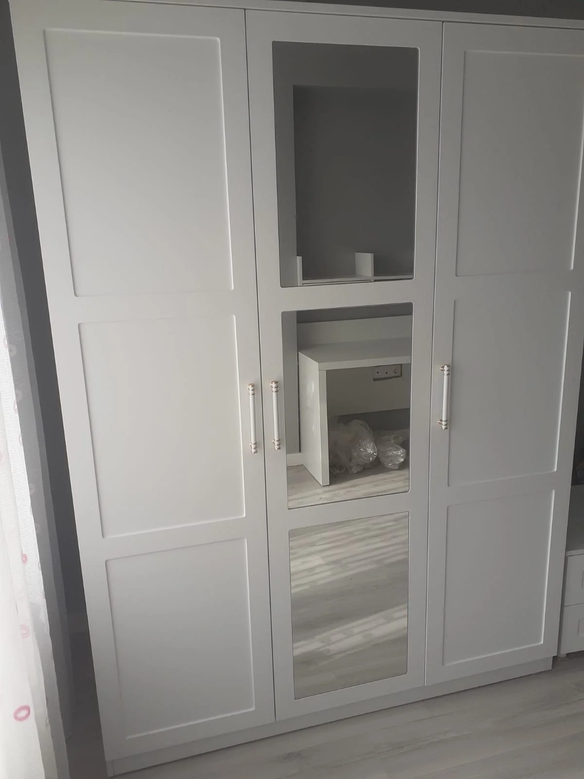 TV ünitesi — alt depolama modülü