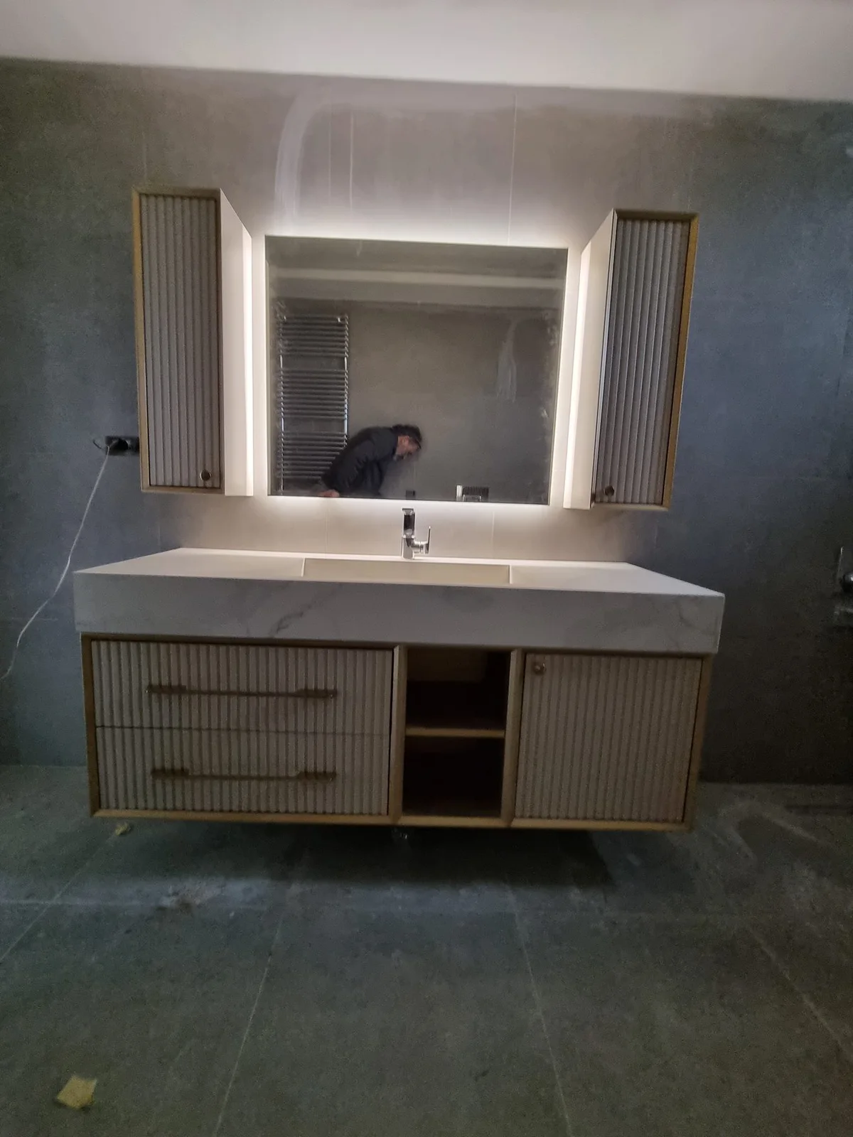 Beyaz Banyo Dolabı — görünüm 02